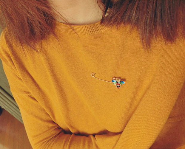 Little bee pin brooch