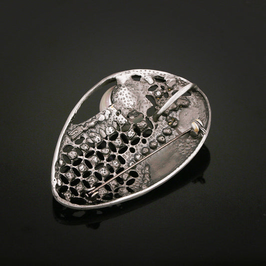Men's suit brooch