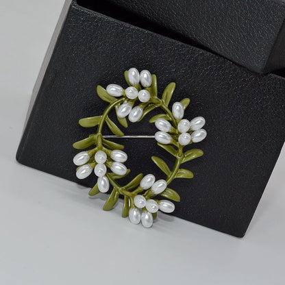 Women's Pearl Green Vintage Pin Brooch