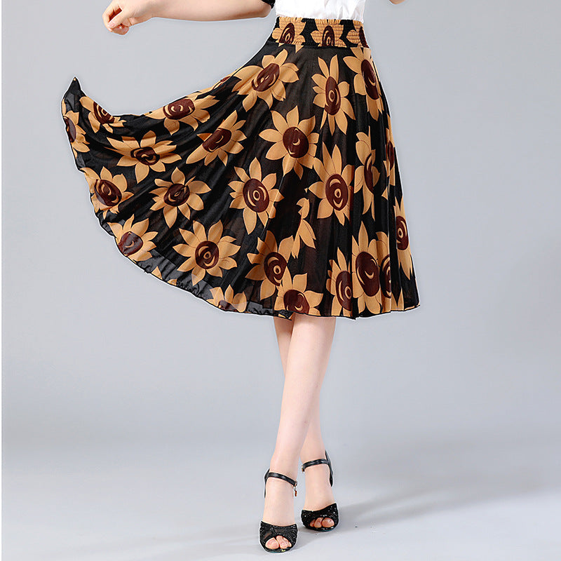 Middle-aged and elderly dancing skirts skirts