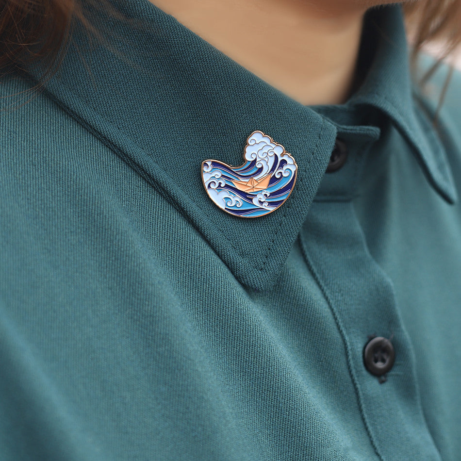 Ride the Wind And Waves Brooch Delicate Blue Metal Brooch Creative Decoration Badge Brooch
