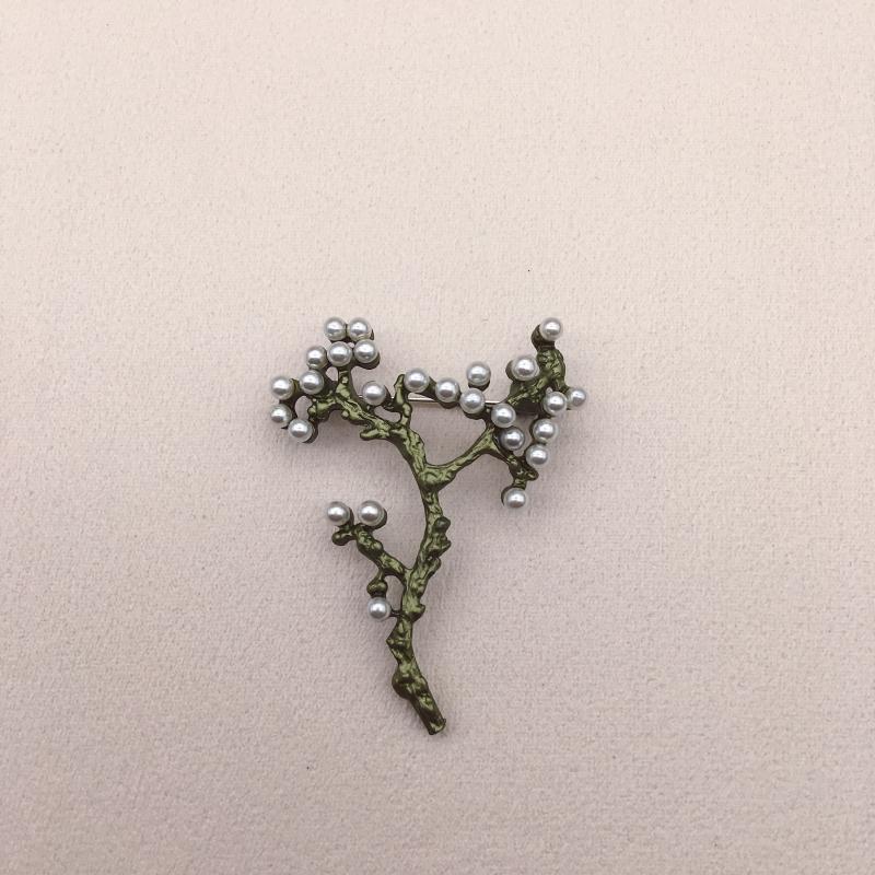 Avocado Green Art Small Fresh Pearl Leaf Brooch