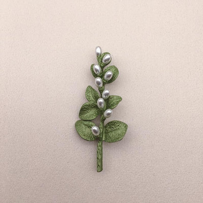 Avocado Green Art Small Fresh Pearl Leaf Brooch