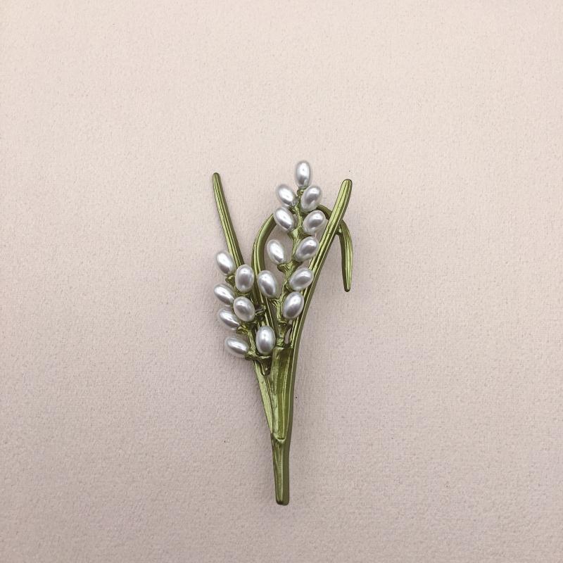Avocado Green Art Small Fresh Pearl Leaf Brooch