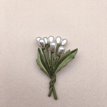 Avocado Green Art Small Fresh Pearl Leaf Brooch