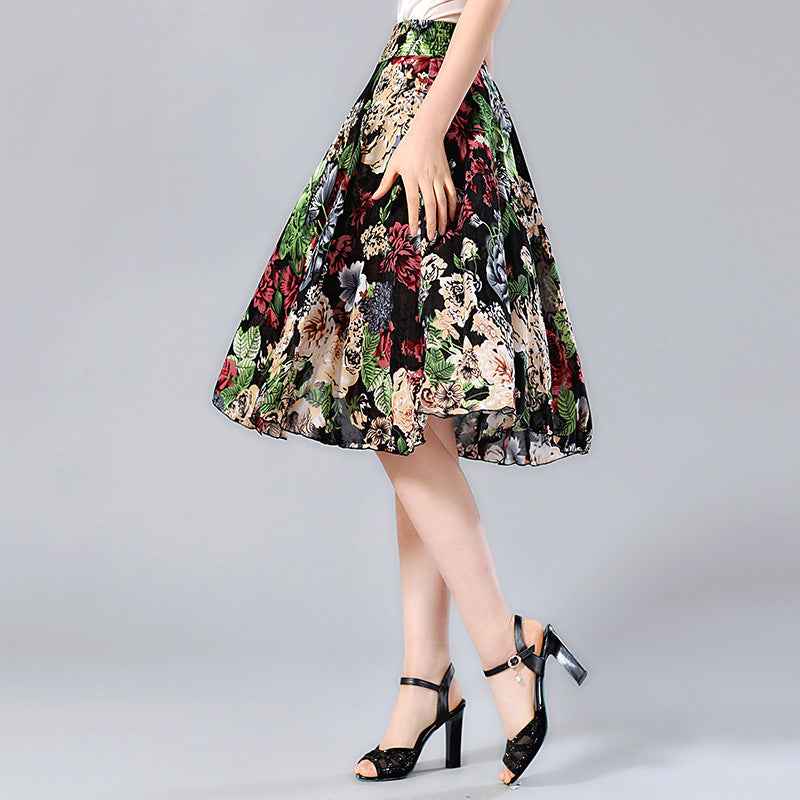 Middle-aged and elderly dancing skirts skirts