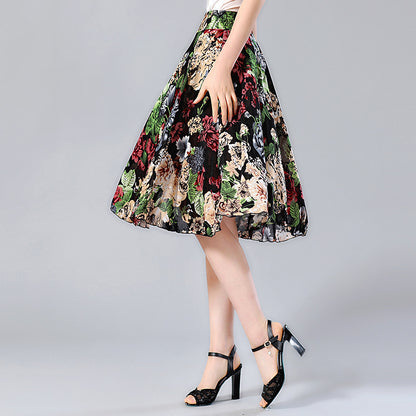Middle-aged and elderly dancing skirts skirts