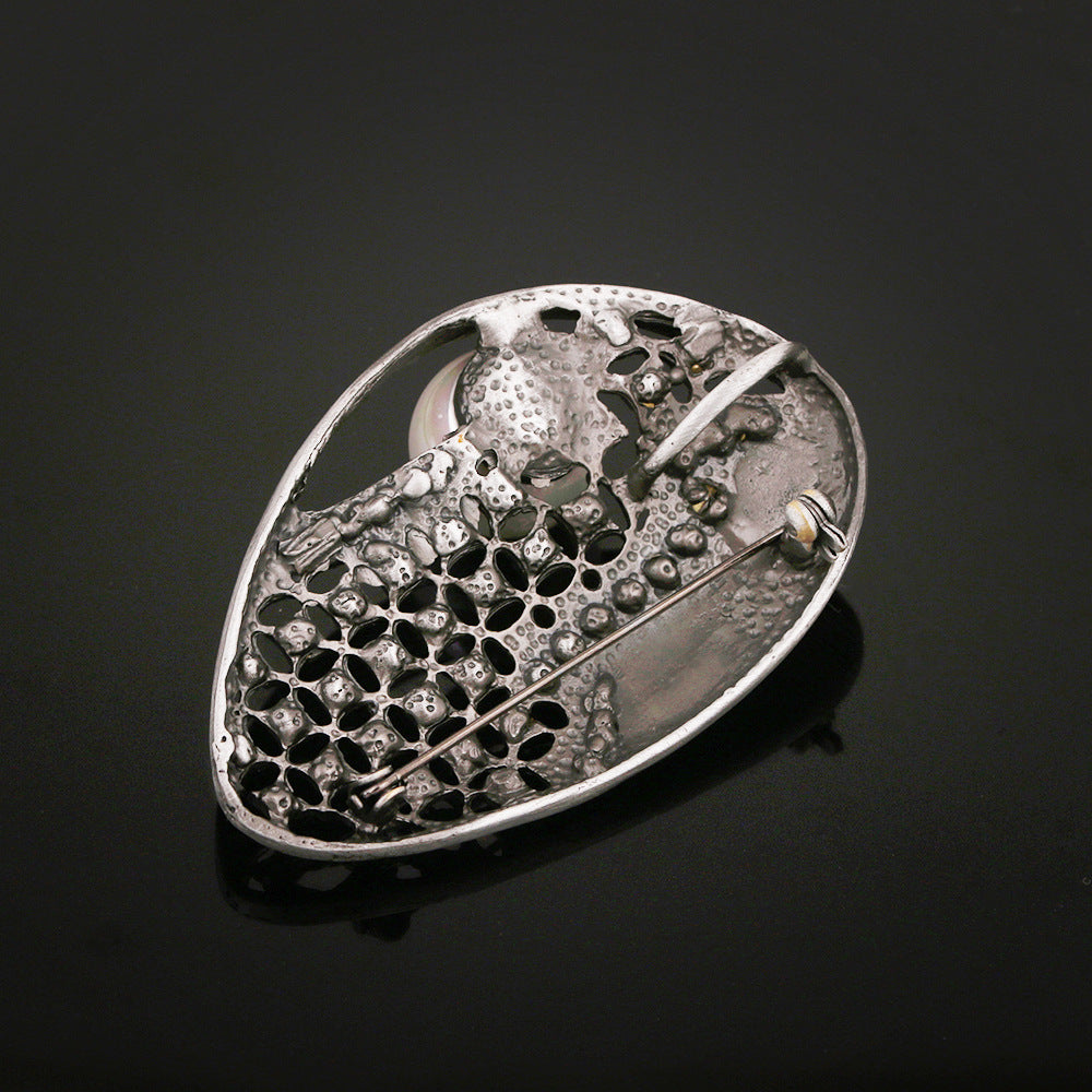 Men's suit brooch