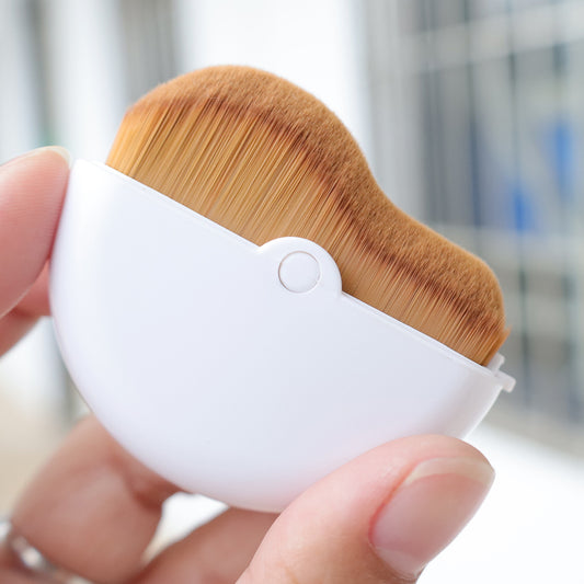 Rotatable Self-protecting Dense Makeup Brush With A Wavy Curve