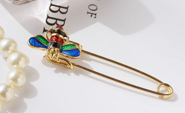 Little bee pin brooch