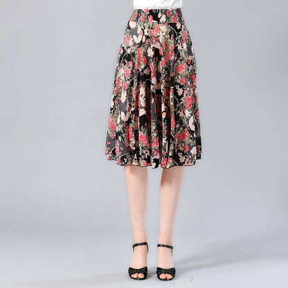 Middle-aged and elderly dancing skirts skirts