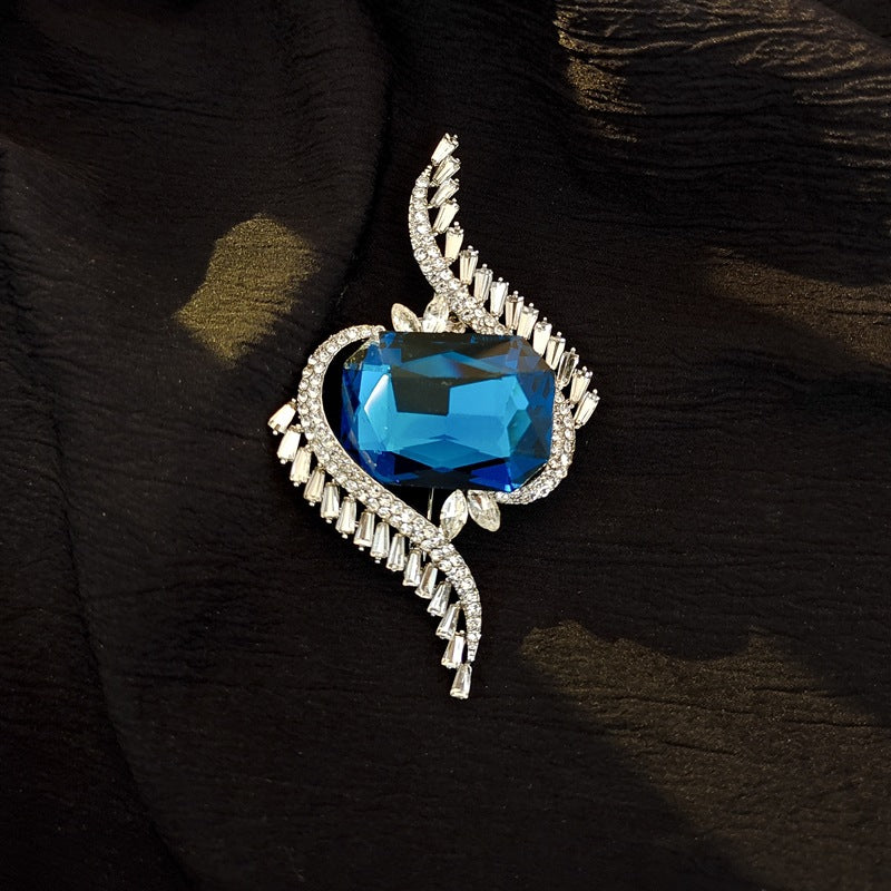 Flower Brooch Women Crystal Diamond Brooch Clothing Accessories