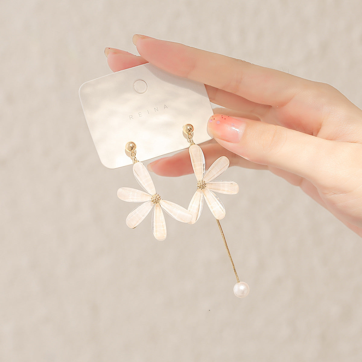 Temperament Flower Earrings Female Daisy Ear Clip