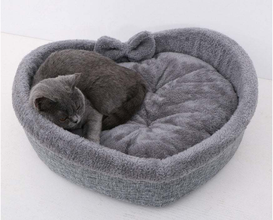 Soft Plush Heart Shaped Cat Bed With Pillow