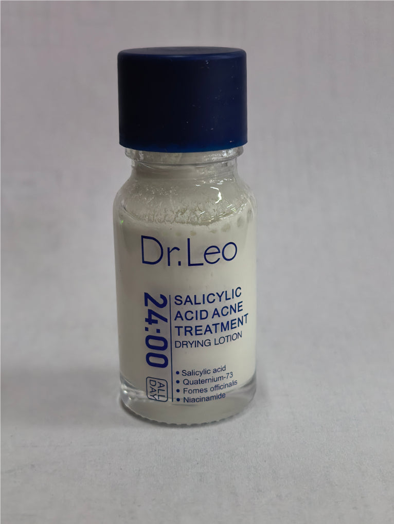 Acne-fighting Serum Containing Salicylic Acid To Control Oil And Combat Acne