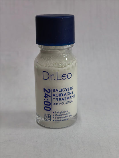 Acne-fighting Serum Containing Salicylic Acid To Control Oil And Combat Acne