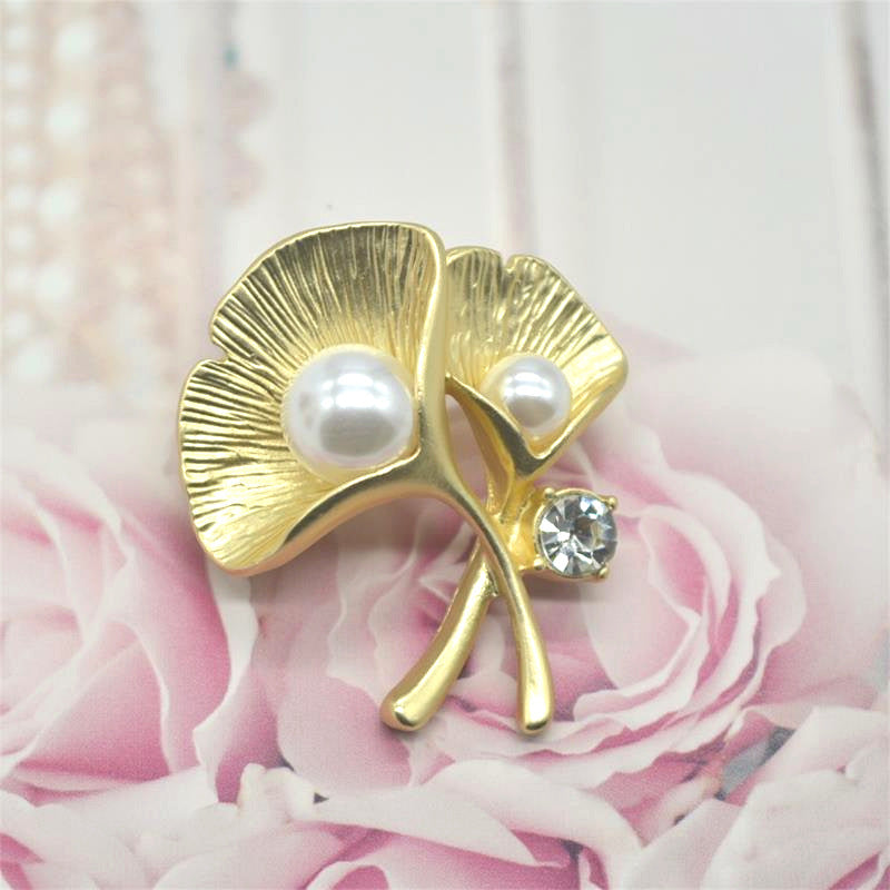 Matte gold ginkgo leaf accessory brooch