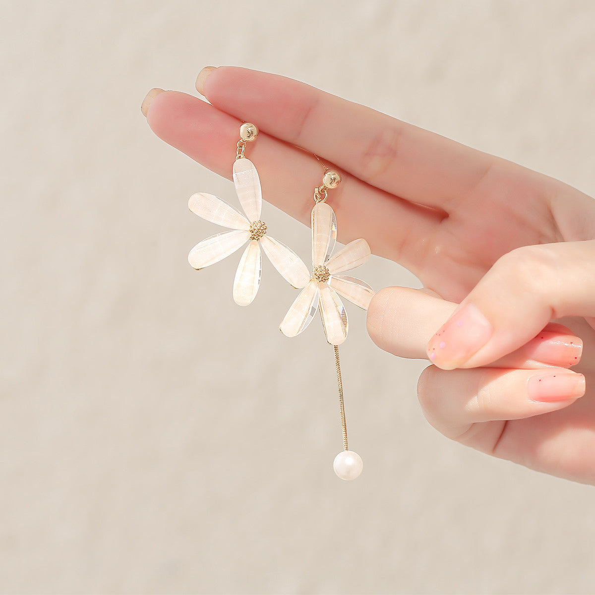 Temperament Flower Earrings Female Daisy Ear Clip