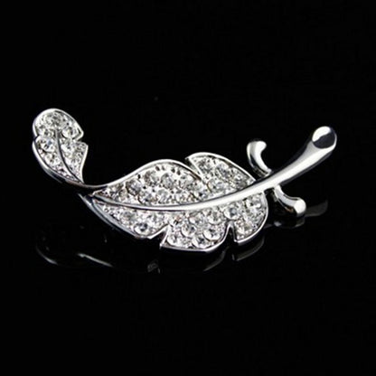 Sweet and full drill leaf brooch