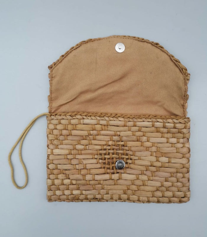 Cute diamond corn husk clutch