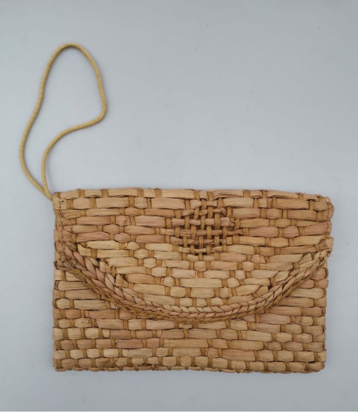 Cute diamond corn husk clutch
