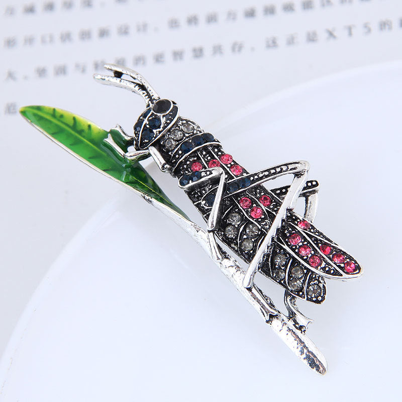 Insect temperament lady brooch brooch