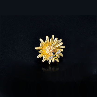 Chic Sweet Daisy Little Bee Brooch Women