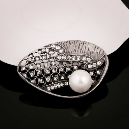 Men's suit brooch