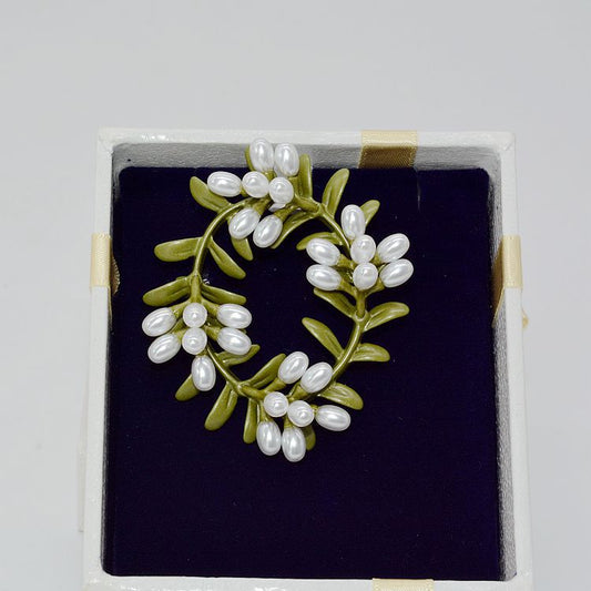 Women's Pearl Green Vintage Pin Brooch