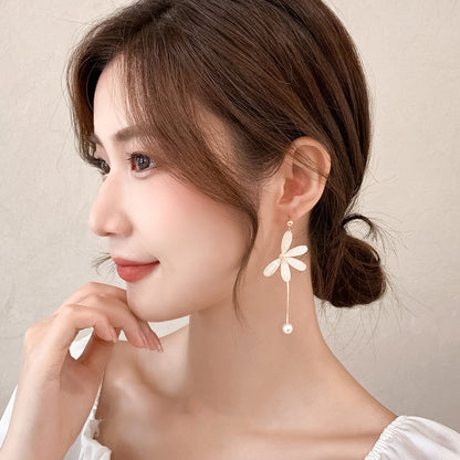Temperament Flower Earrings Female Daisy Ear Clip