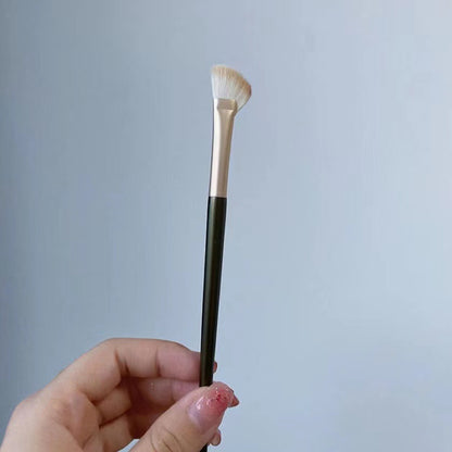 New Half Fan-shaped Nose Shadow Brush Soft Angled Flat Head Noses Contour Smudge Makeup Brushes Highlighter Blush Cosmetics Tool Brush Powder Eyeshadow Novice Portable Makeup Brushes Tools