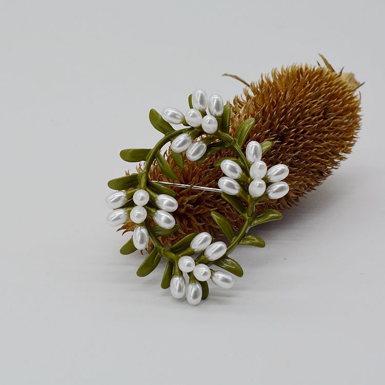 Women's Pearl Green Vintage Pin Brooch