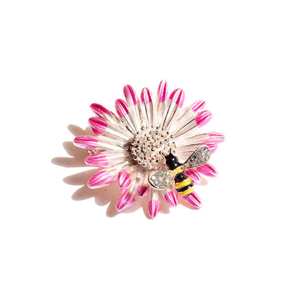 Chic Sweet Daisy Little Bee Brooch Women